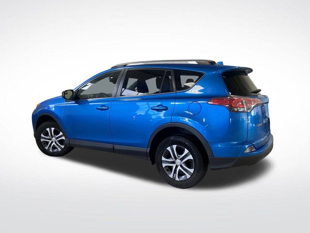 2018 Toyota RAV4 LE photo 3