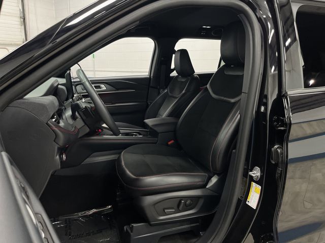 2025 Ford Explorer ST photo 3