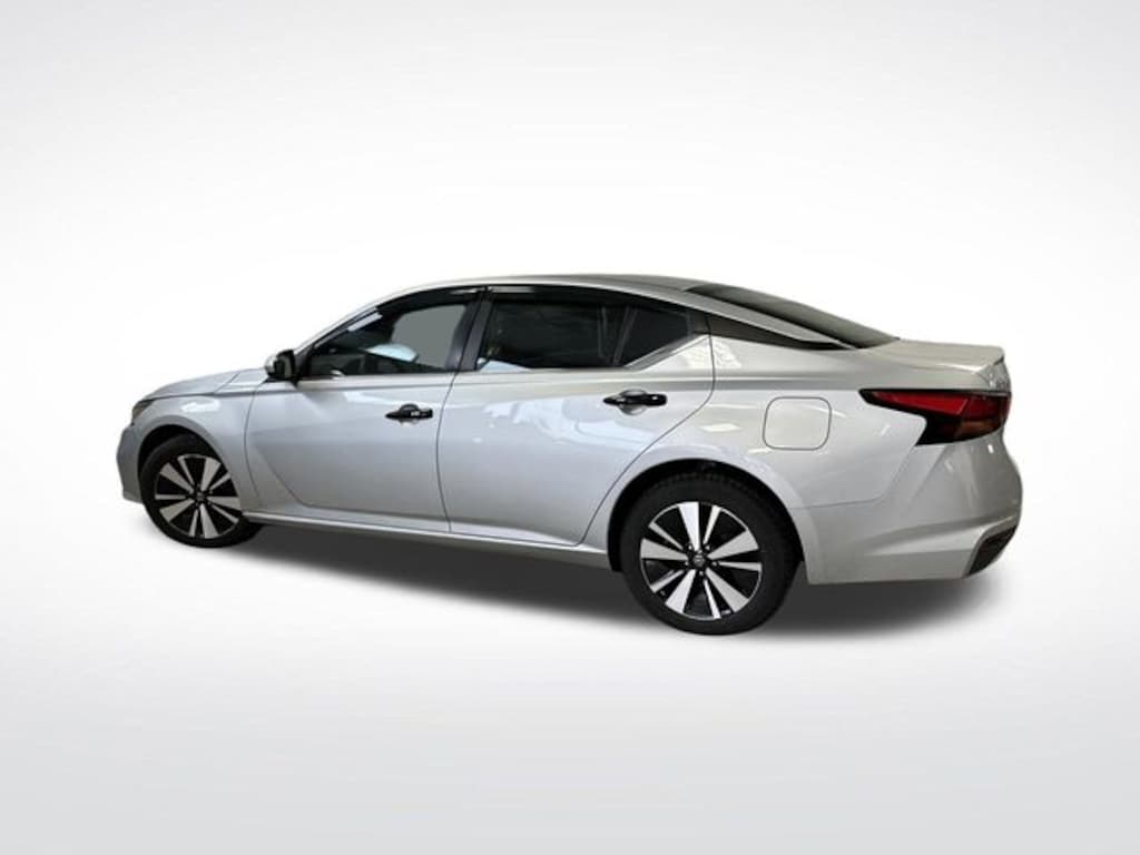 Used 2022 Nissan Altima 2.5 SV Sedan