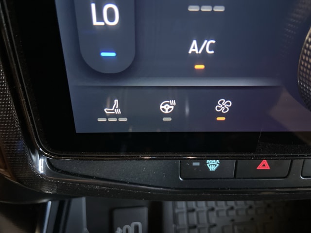 2025 Ford F-150 Lightning Platinum - Photo 8