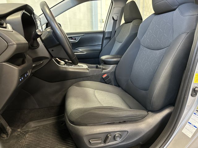 2019 Toyota RAV4 XLE photo 3