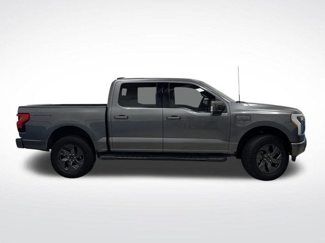 2022 Ford F-150 Lightning Lariat photo 2