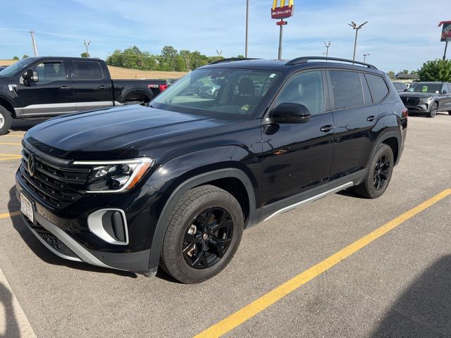 2024 Volkswagen Atlas 2.0T Atlas Peak Edt SE w/Tech 4MOTION's photo