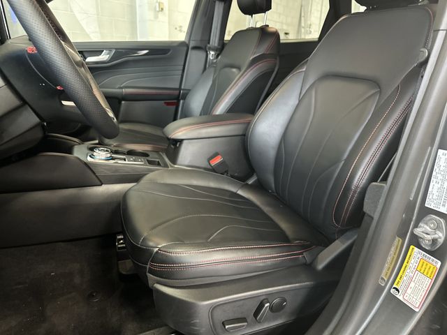 2025 Ford Escape Hybrid ST-Line Elite photo 3