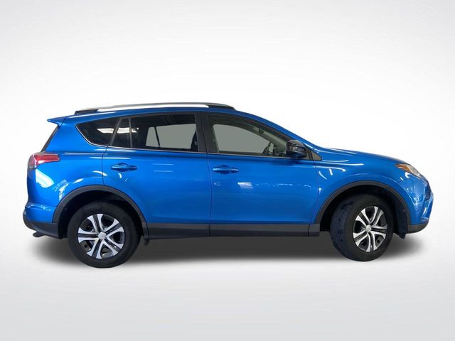 2018 Toyota RAV4 LE photo 2