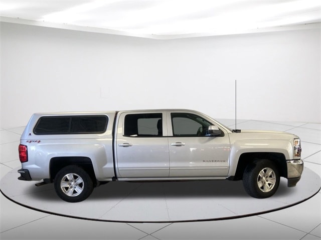 Used 2017 Chevrolet Silverado 1500 LT with VIN 3GCUKREC3HG302070 for sale in Lomira, WI