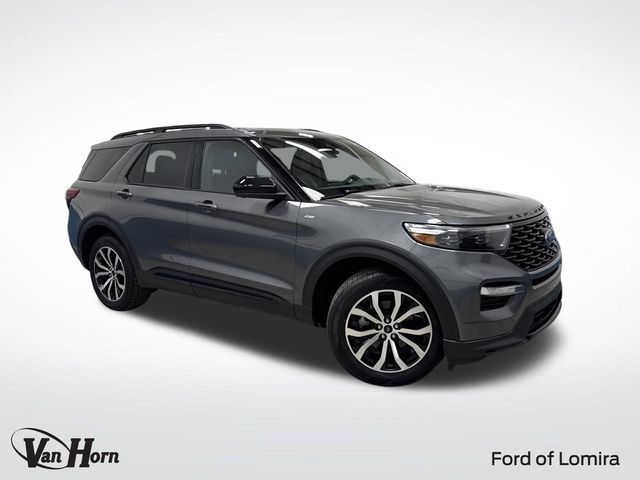 2023 Ford Explorer ST-LINE's photo