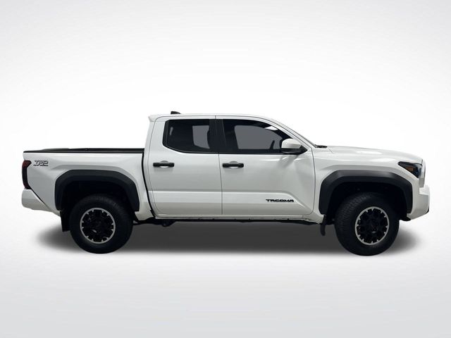 2024 Toyota Tacoma TRD Off-Road photo 2