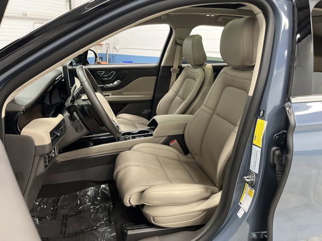 2024 Lincoln Corsair Grand Touring photo 4