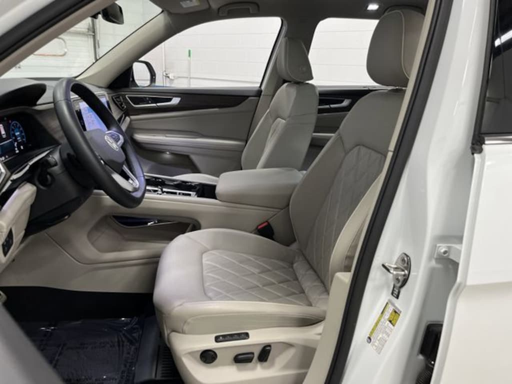 Used 2024 Volkswagen Atlas 2.0T SEL Premium R-Line SUV