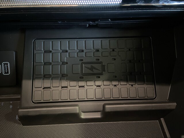 2025 Ford F-150 Lightning Platinum - Photo 24