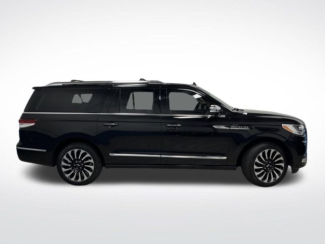 2024 Lincoln Navigator Black Label photo 2