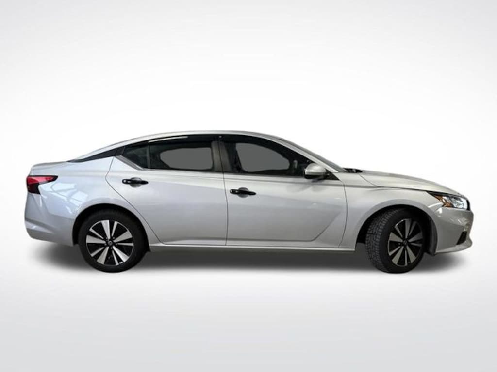 Used 2022 Nissan Altima 2.5 SV Sedan
