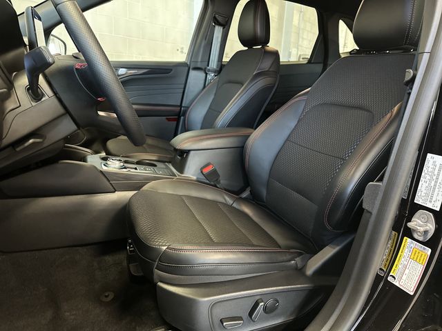 2025 Ford Escape Hybrid ST-Line Select photo 3