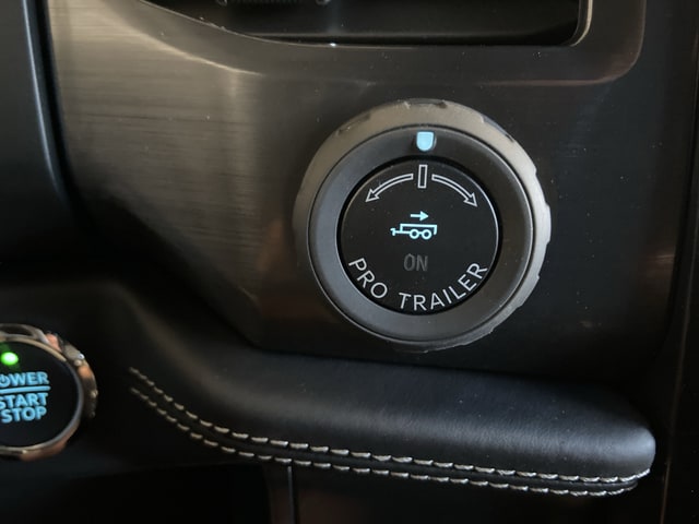 2025 Ford F-150 Lightning Platinum - Photo 28