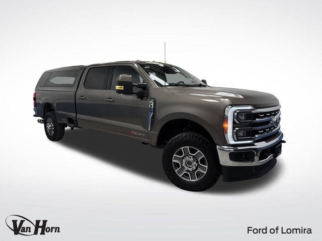 2023 Ford F-350 Super Duty Lariat's photo