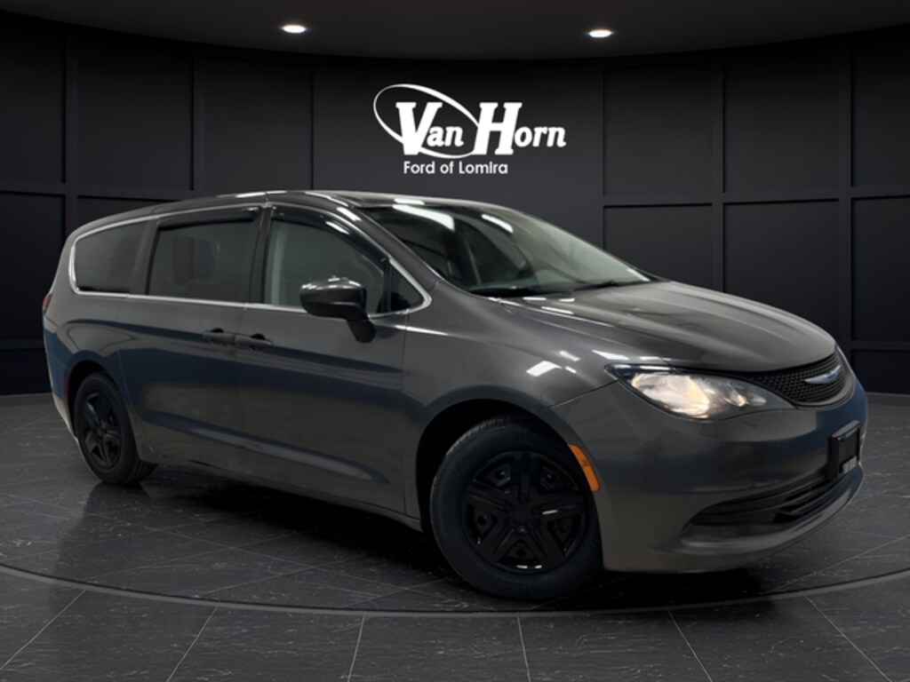 Used 2018 Chrysler Pacifica L Minivan/Van
