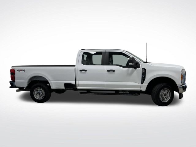 2023 Ford F-350 photo 2