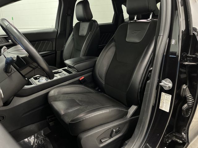 2024 Ford Edge ST photo 4