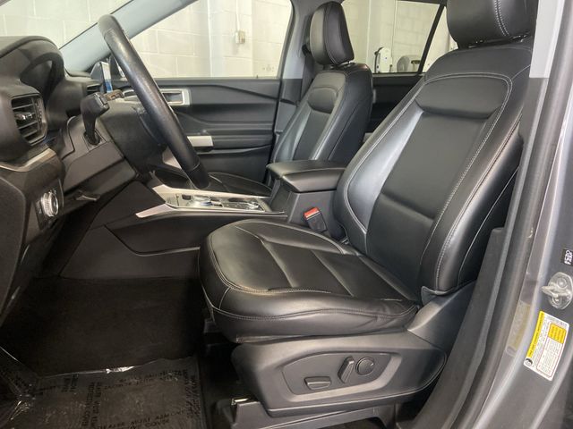 2022 Ford Explorer XLT photo 3