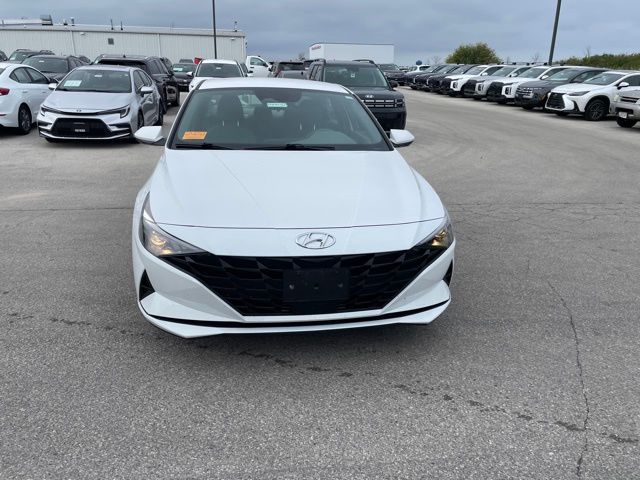 2021 Hyundai Elantra SEL Convenience photo 2