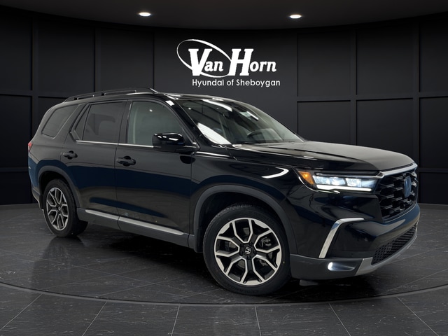 2023 Honda Pilot Touring AWD's photo