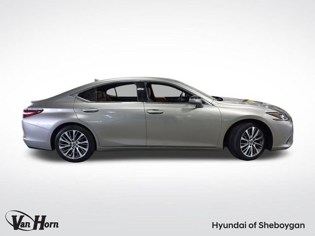 Used 2019 Lexus ES 350 with VIN 58ABZ1B14KU015692 for sale in Sheboygan, WI