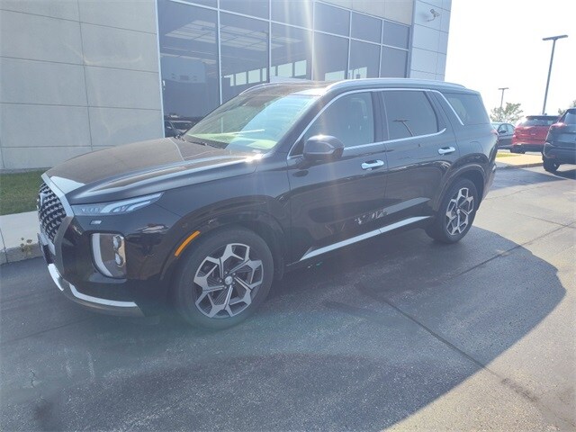 Used 2022 Hyundai Palisade Calligraphy with VIN KM8R7DHE2NU426794 for sale in Sheboygan, WI