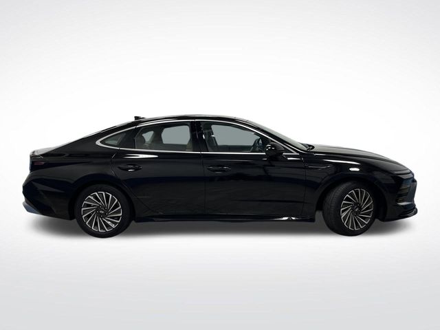 2025 Hyundai Sonata Hybrid Limited photo 2