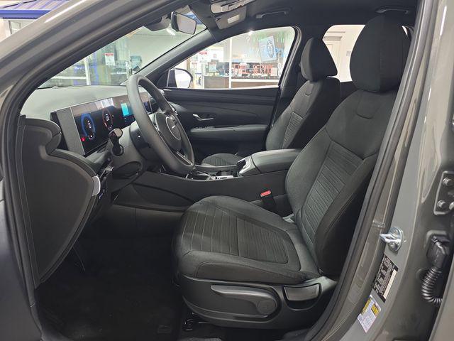 2026 Hyundai Santa Cruz SE photo 2