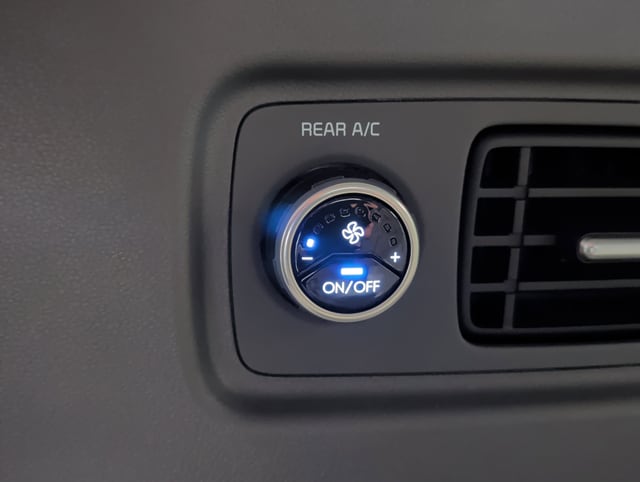 2024 Hyundai Santa Fe Limited - Photo 38
