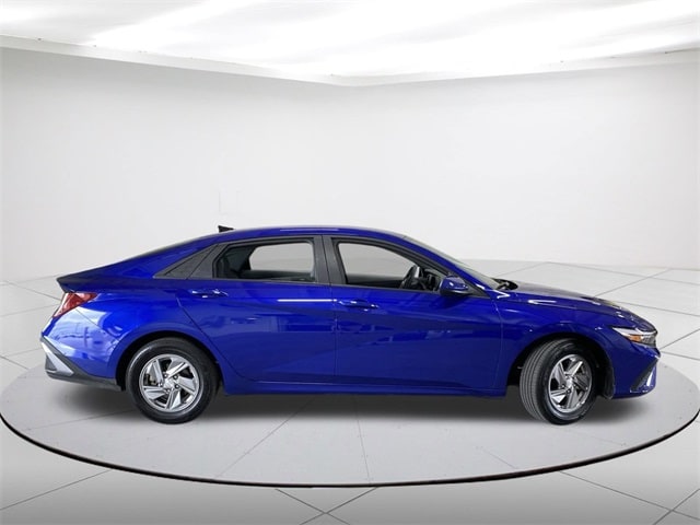 Used 2024 Hyundai Elantra SE with VIN KMHLL4DG5RU665142 for sale in Sheboygan, WI