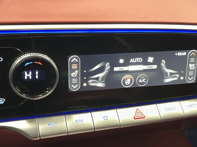 2025 GENESIS GV70 Sport - Photo 8