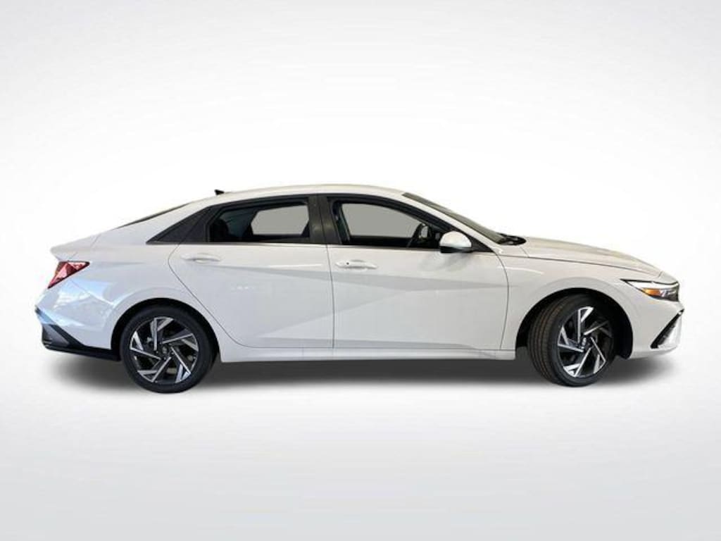 New 2025 Hyundai Elantra SEL Convenience Sedan
