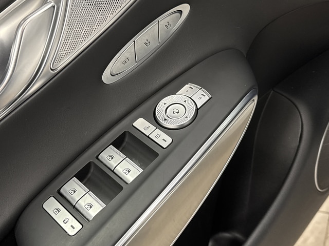 2025 GENESIS GV70 Standard - Photo 28