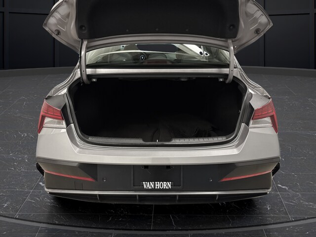 2024 Hyundai Elantra Limited - Photo 15