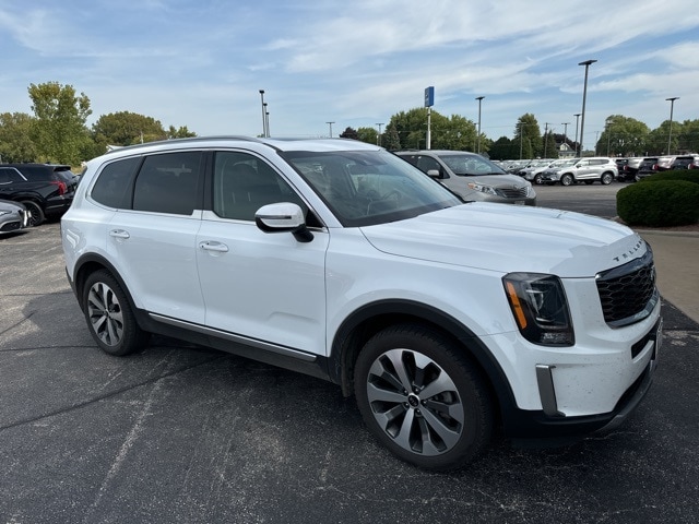 Used 2020 Kia Telluride S with VIN 5XYP6DHC4LG041085 for sale in Fond Du Lac, WI