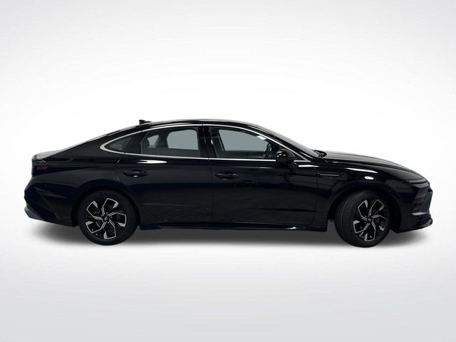 2024 Hyundai Sonata SEL photo 2