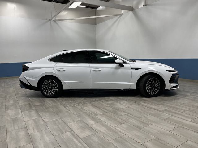 2024 Hyundai Sonata Hybrid SEL photo 2