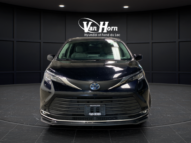 Used 2021 Toyota Sienna XLE 7 Passenger Minivan/Van
