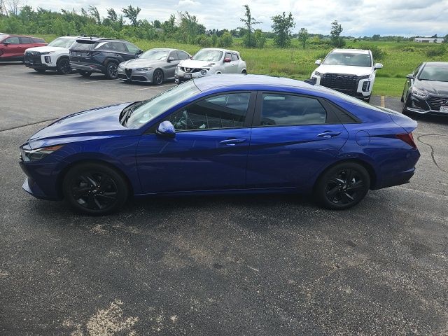 Used 2022 Hyundai Elantra SEL with VIN KMHLM4AG5NU346139 for sale in Fond Du Lac, WI