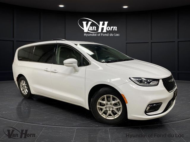 2022 Chrysler Pacifica Touring L's photo