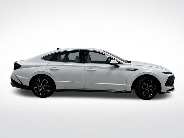 2024 Hyundai Sonata SEL photo 2