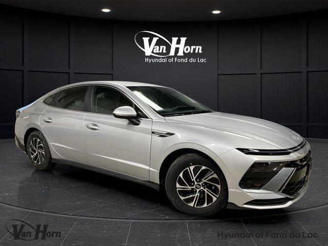 2026 Hyundai Sonata Hybrid Blue's photo