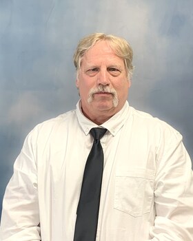 Staff member Scott Frank from ID_4aa64bbf83e5