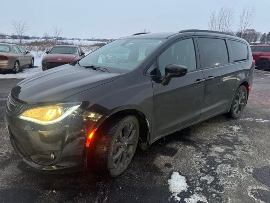 Used 2020 Chrysler Pacifica Touring L Plus Minivan/Van
