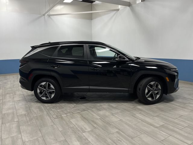2025 Hyundai Tucson SEL Convenience photo 2