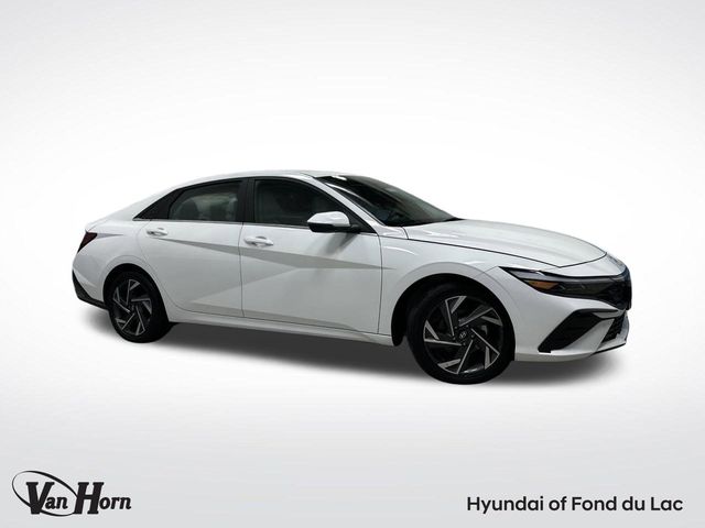 2024 Hyundai Elantra Limited's photo