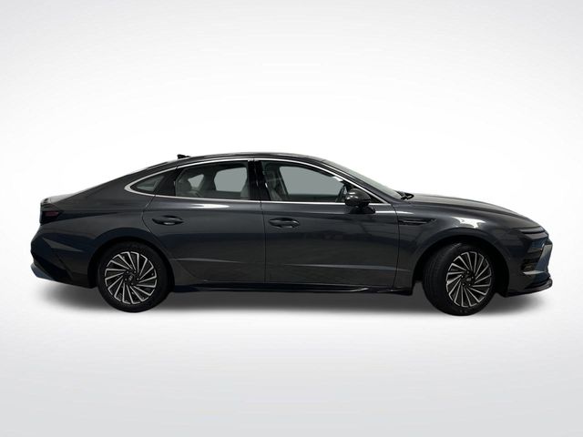2025 Hyundai Sonata Hybrid Limited photo 2