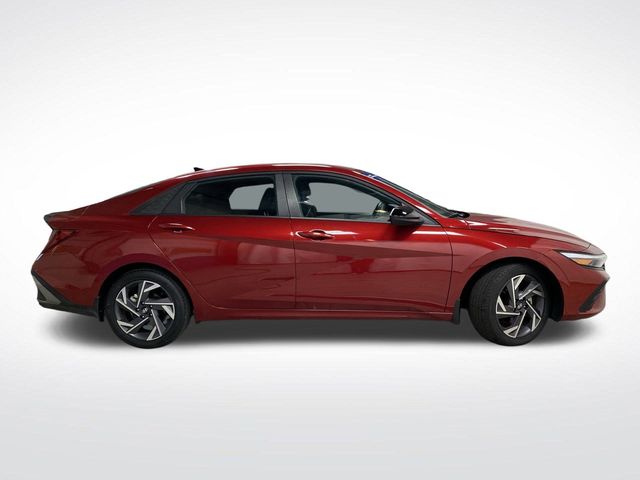 2025 Hyundai Elantra SEL Sport photo 2
